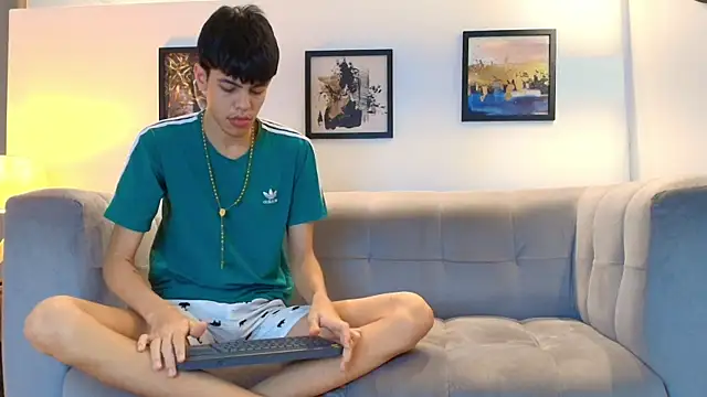 TWINKS FRIENDS online show from March 26, 2026, 1:17 pm