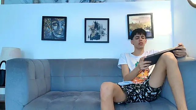 TWINKS FRIENDS online show from April 4, 2026, 1:19 pm