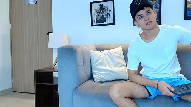 TWINKS FRIENDS online show from April 11, 2026, 1:26 pm