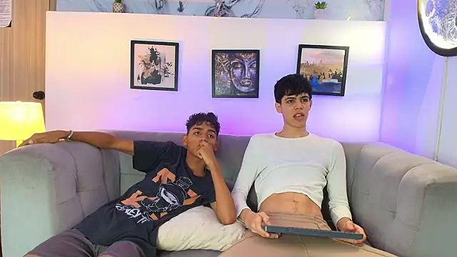 Snapshot of TWINKS_FRIENDS chatting on April 17, 2026, 1:36 pm TWINKS FRIENDS online show from April 17, 2026, 1:36 pm