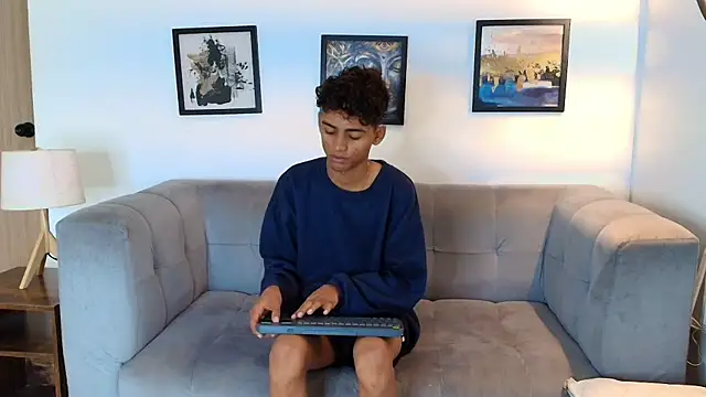 Snapshot of TWINKS_FRIENDS chatting on May 7, 2026, 1:27 pm TWINKS FRIENDS online show from May 7, 2026, 1:27 pm