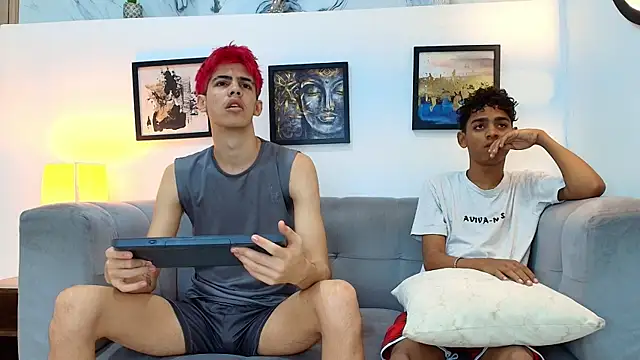 Snapshot of TWINKS_FRIENDS chatting on May 14, 2026, 1:18 pm TWINKS FRIENDS online show from May 14, 2026, 1:18 pm