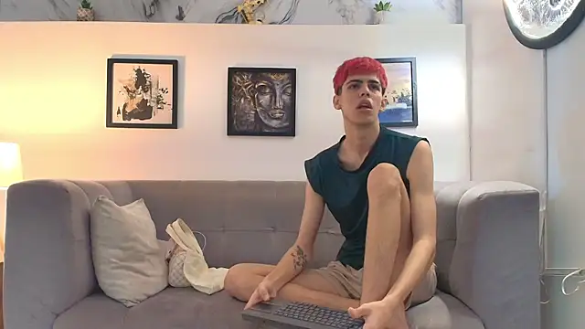 Snapshot of TWINKS_FRIENDS chatting on May 26, 2026, 1:18 pm TWINKS FRIENDS online show from May 26, 2026, 1:18 pm