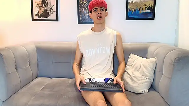 Snapshot of TWINKS_FRIENDS chatting on May 31, 2026, 5:31 pm TWINKS FRIENDS online show from May 31, 2026, 5:31 pm