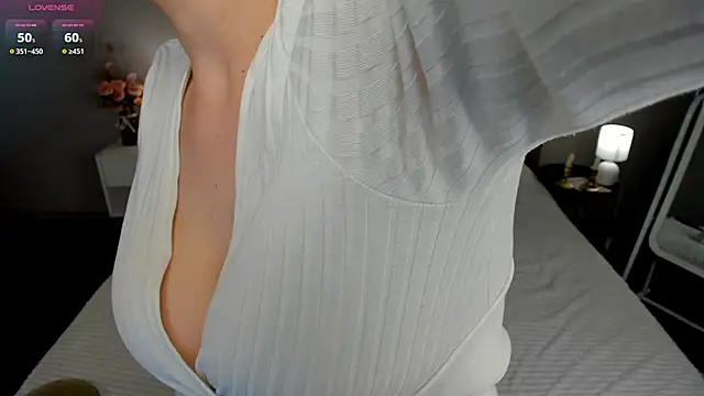 RadiantFairy online show from November 13, 2025, 2:32 am