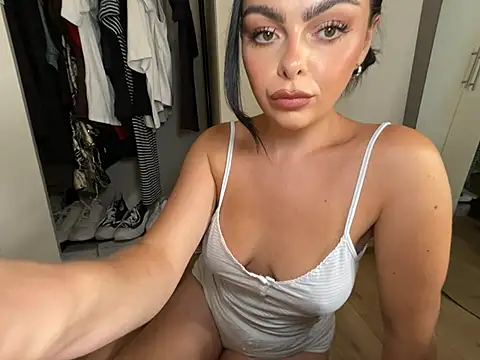 FrancescaXO online show from August 5, 2026, 1:14 pm
