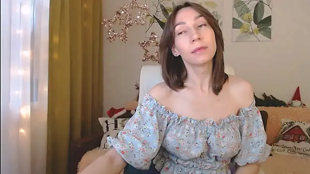 GoodGlamorGirl online show from January 7, 2025, 5:01 am