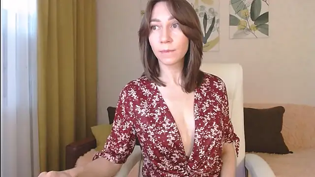 GoodGlamorGirl online show from February 3, 2025, 4:25 am