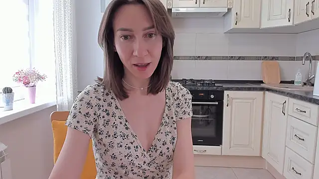 GoodGlamorGirl online show from May 11, 2026, 4:18 am