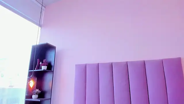 violet myerrs online show from November 10, 2025, 12:37 pm