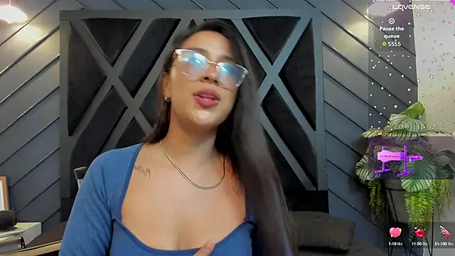 zoe martins  online show from September 13, 2025, 5:24 pm