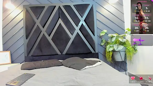 zoe martins  online show from October 4, 2025, 7:12 pm