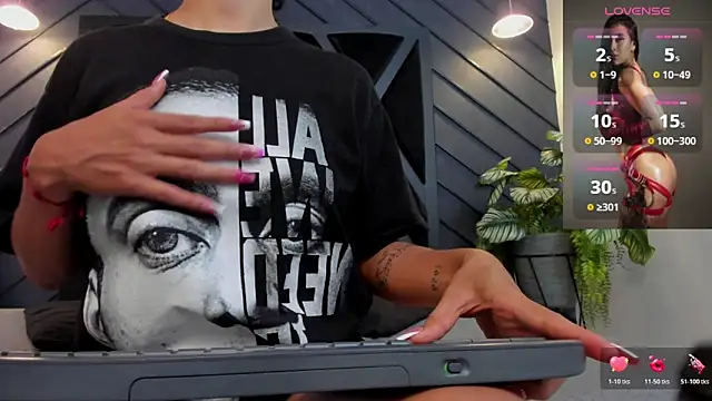 zoe martins  online show from October 29, 2025, 5:25 pm