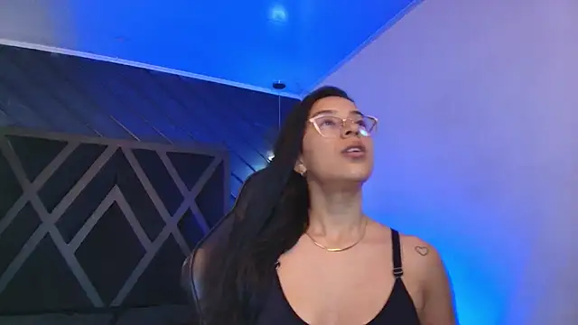 zoe martins  online show from March 12, 2026, 5:19 pm