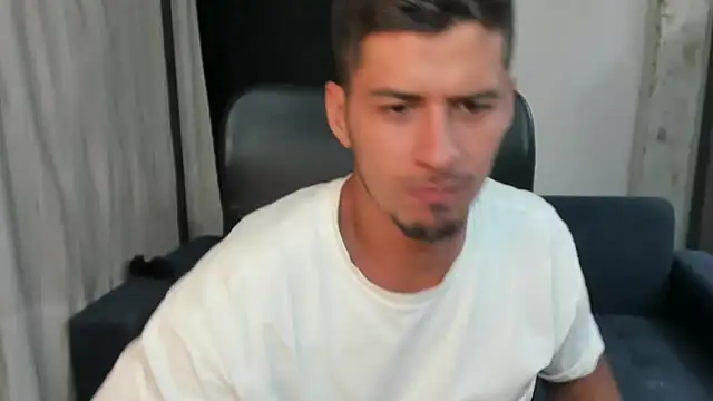 Snapshot of piterrr_hot chatting on December 1, 2025, 12:26 am piterrr hot online show from December 1, 2025, 12:26 am