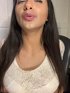 Snapshot of chicachocolate01 chatting on September 29, 2025, 2:27 am chicachocolate01 online show from September 29, 2025, 2:27 am