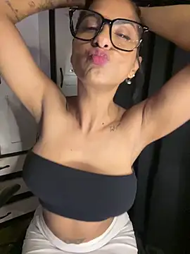 Snapshot of chicachocolate01 chatting on November 14, 2025, 3:38 am chicachocolate01 online show from November 14, 2025, 3:38 am