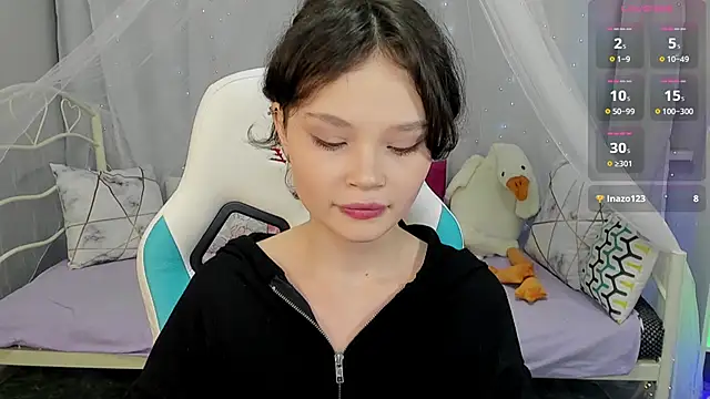 Snapshot of EmilyChaves chatting on February 9, 2026, 7:01 am EmilyChaves online show from February 9, 2026, 7:01 am