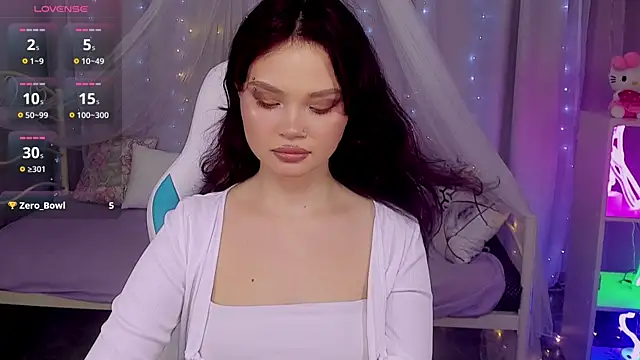 EmilyChaves online show from May 11, 2026, 2:45 pm