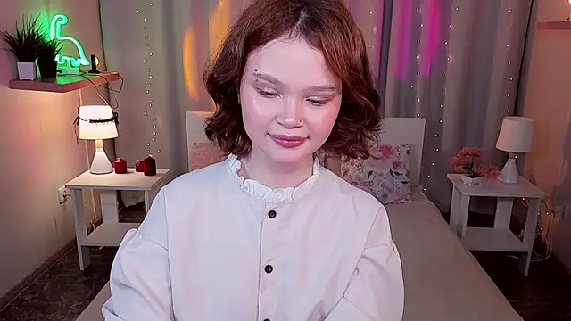 Snapshot of EmilyChaves chatting on June 18, 2026, 8:25 am EmilyChaves online show from June 18, 2026, 8:25 am