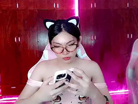 Snapshot of Miss_hornydolly chatting on October 2, 2025, 12:06 am Miss hornydolly online show from October 2, 2025, 12:06 am