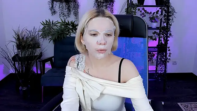 AuroraWrenfield online show from December 5, 2025, 4:43 am