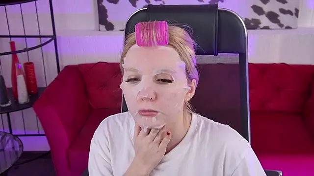 AuroraWrenfield online show from February 25, 2026, 4:33 am