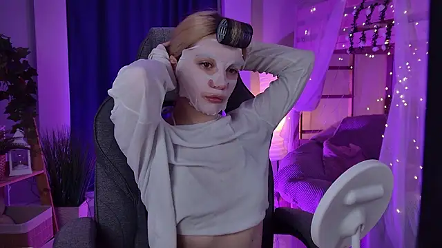 AuroraWrenfield online show from March 25, 2026, 2:17 am