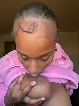 yummy0322 online show from November 23, 2025, 3:45 pm