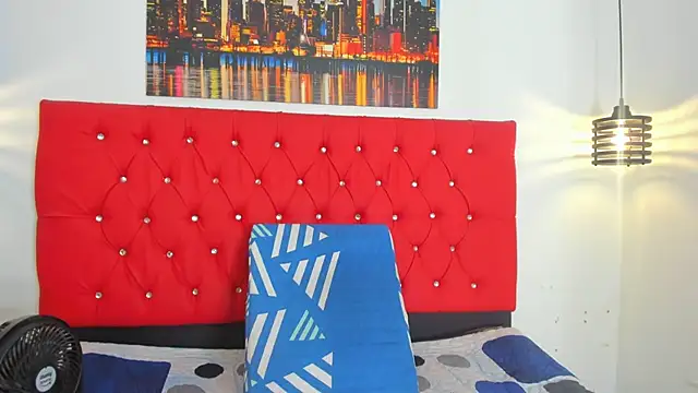 carolinacrus01 online show from November 26, 2025, 2:40 pm