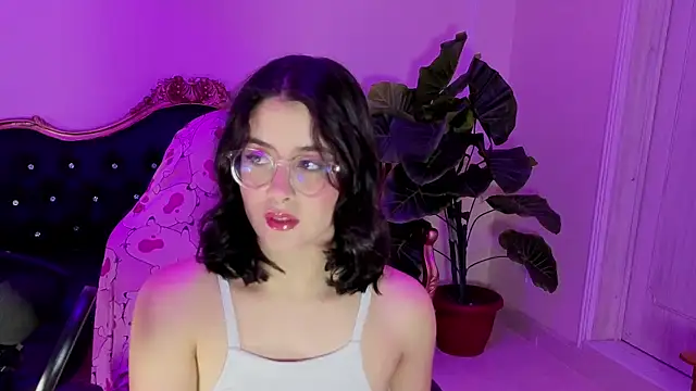 Snapshot of LiLLiAnderson chatting on November 18, 2025, 11:47 am LiLLiAnderson online show from November 18, 2025, 11:47 am