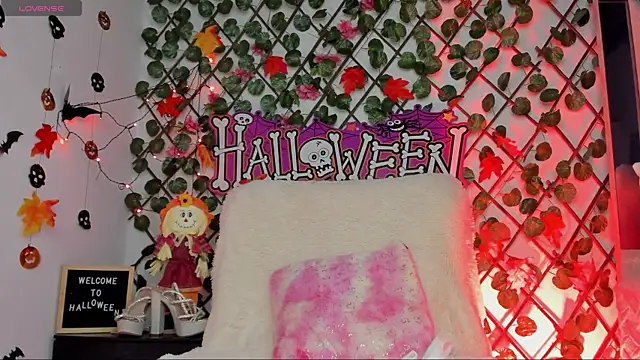 isabel jaames online show from October 25, 2025, 9:31 pm