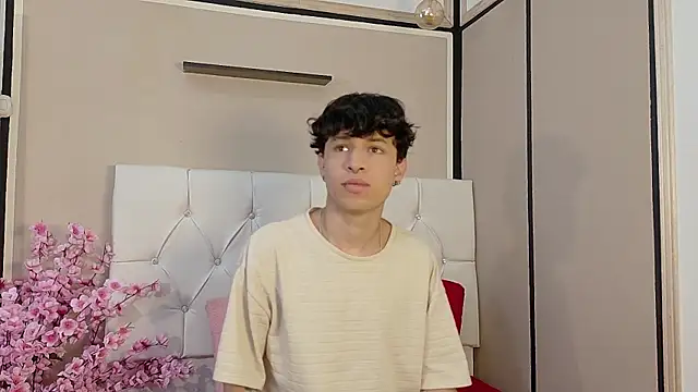 Snapshot of Axel__Evans chatting on October 27, 2025, 12:09 pm Axel Evans online show from October 27, 2025, 12:09 pm