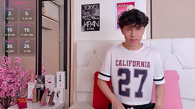 Snapshot of Axel__Evans chatting on November 11, 2025, 12:38 pm Axel Evans online show from November 11, 2025, 12:38 pm