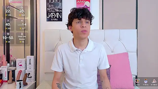 Snapshot of Axel__Evans chatting on November 18, 2025, 12:20 pm Axel Evans online show from November 18, 2025, 12:20 pm