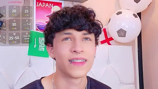 Snapshot of Axel__Evans chatting on June 18, 2026, 1:59 pm Axel Evans online show from June 18, 2026, 1:59 pm