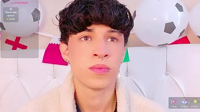 Snapshot of Axel__Evans chatting on June 25, 2026, 1:04 pm Axel Evans online show from June 25, 2026, 1:04 pm