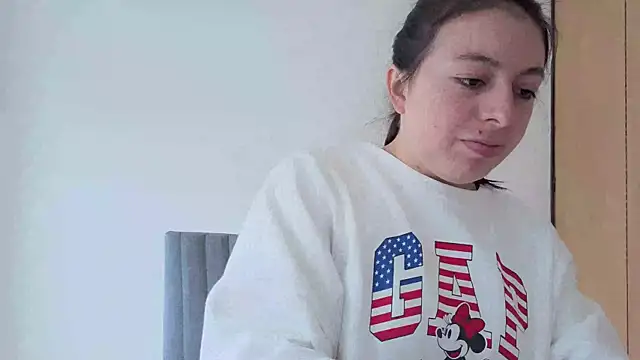 Snapshot of MiaKimky chatting on October 8, 2025, 4:37 pm MiaKimky online show from October 8, 2025, 4:37 pm