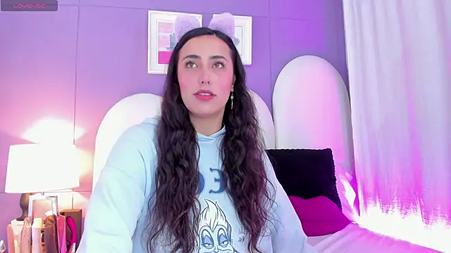 my aleja  online show from October 22, 2025, 3:23 pm