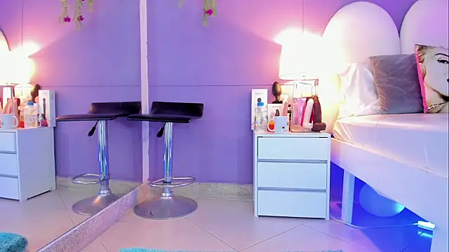 my aleja  online show from November 11, 2025, 12:38 pm