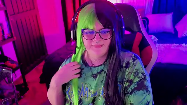 Mariana velezz online show from April 16, 2026, 6:25 am