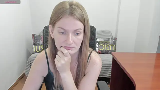 Snapshot of Alisha_Skyes chatting on July 4, 2026, 6:14 pm Alisha Skyes online show from July 4, 2026, 6:14 pm