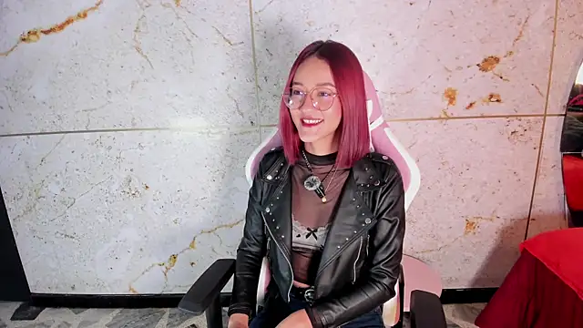 daphne courtis online show from September 11, 2025, 3:17 am