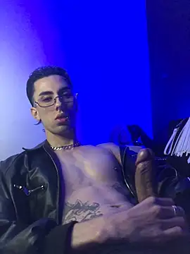 Snapshot of redmen69 chatting on March 4, 2026, 4:07 am redmen69 online show from March 4, 2026, 4:07 am