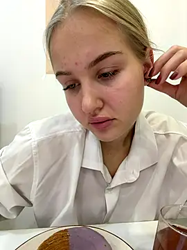 CandyVice online show from November 11, 2025, 5:13 pm