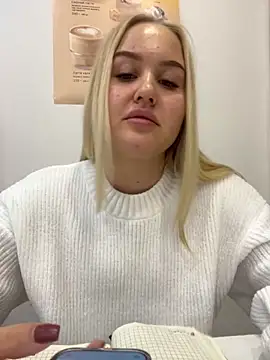 CandyVice online show from November 21, 2025, 5:11 pm