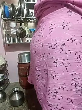 dhanshri143 online show from April 18, 2026, 4:27 am