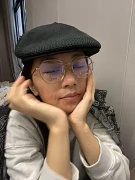 haiyan125216 online show from October 29, 2025, 6:48 am