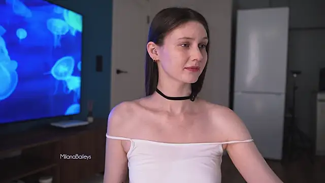 milanabaileys  online show from September 30, 2025, 1:16 pm