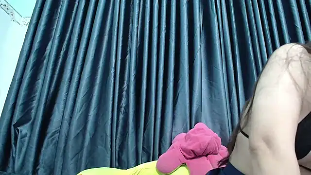 Snapshot of Grass_99 chatting on December 19, 2025, 2:18 am Grass 99 online show from December 19, 2025, 2:18 am